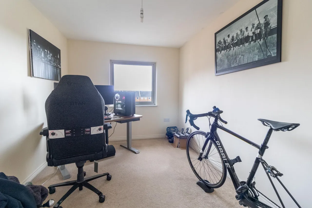 Yersin Court, Swindon, SN1, photo 10