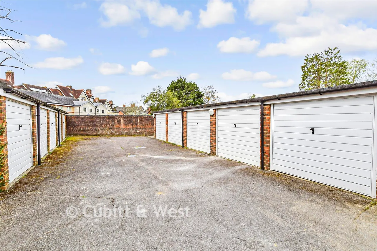 Somers Close, Reigate, RH2, photo 9