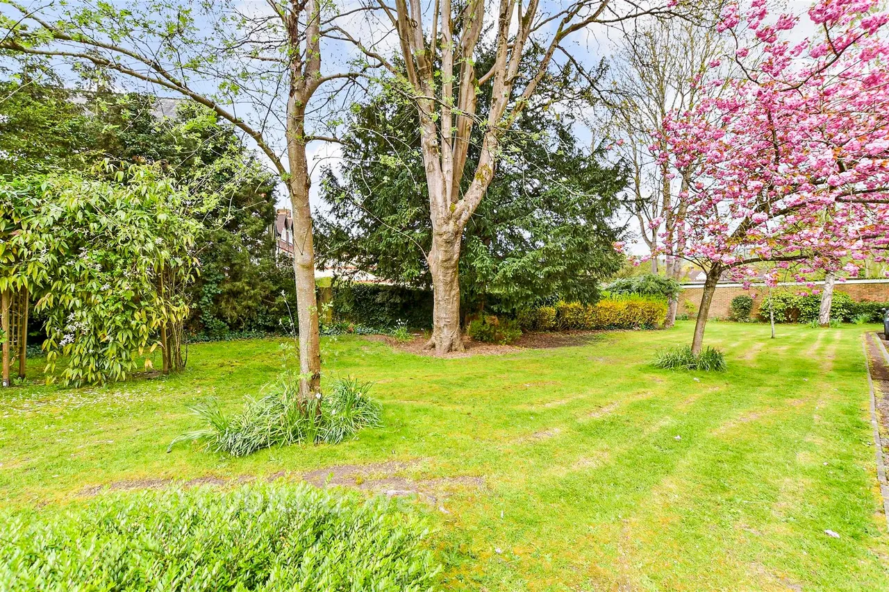 Somers Close, Reigate, RH2, photo 8