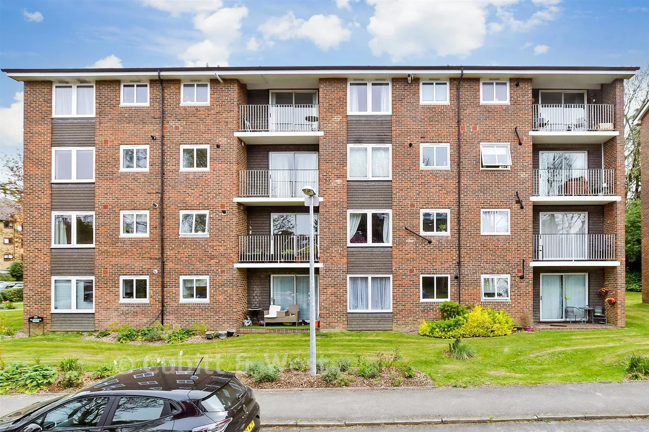 1 bed flat for sale, Somers Close, Reigate, RH2