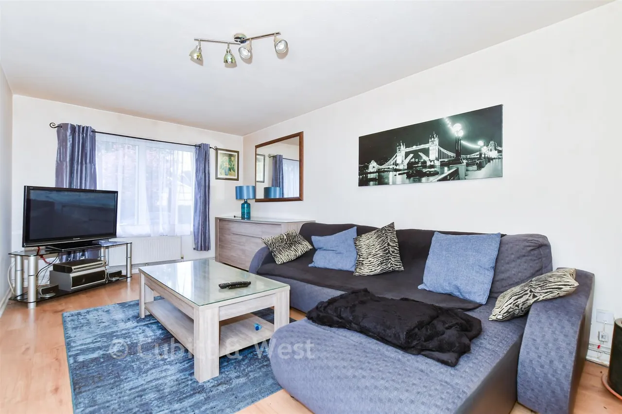 Somers Close, Reigate, RH2, photo 3