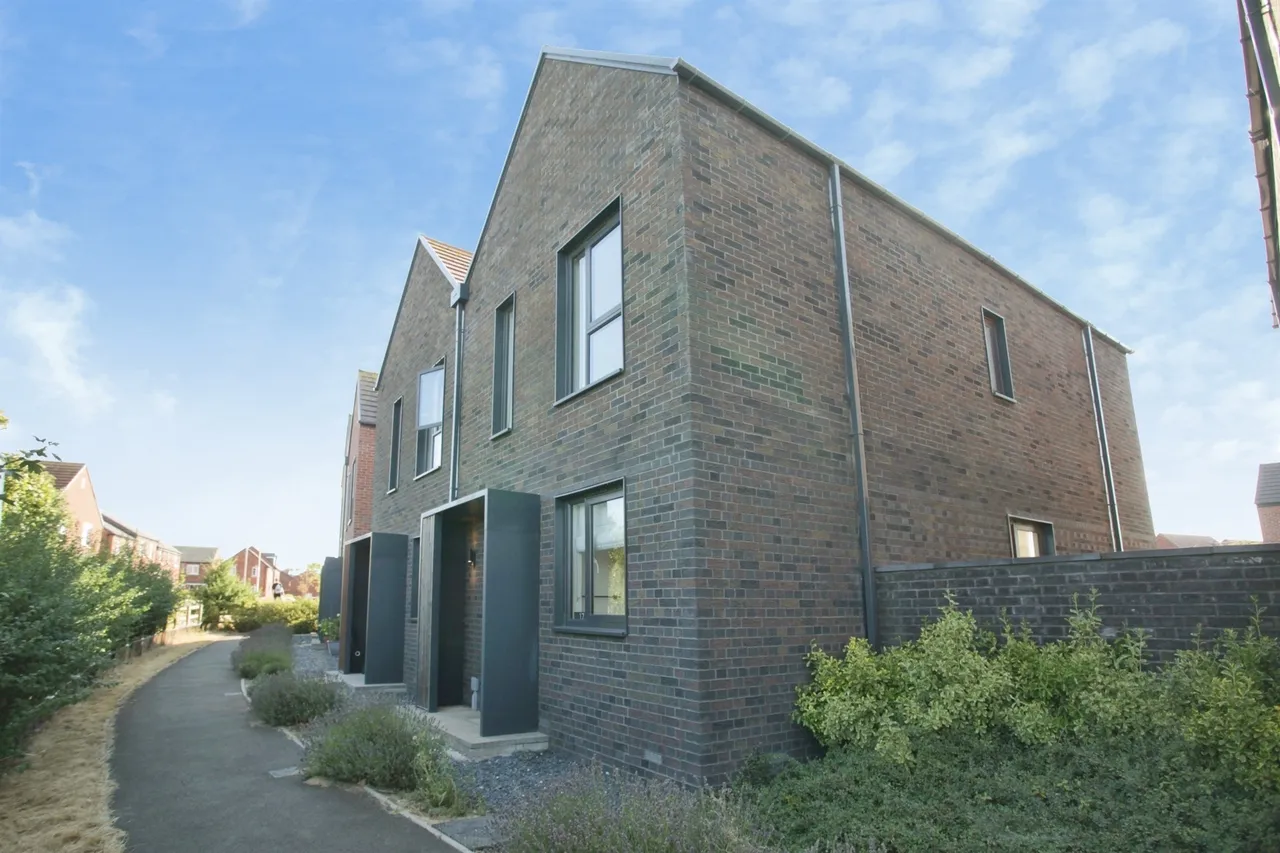 3 bed house for sale — Park View, Houlton, Rugby