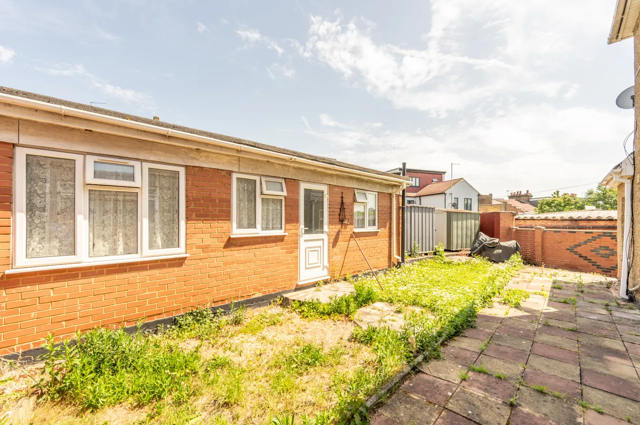51 Woodside Close, Wembley, photo 4