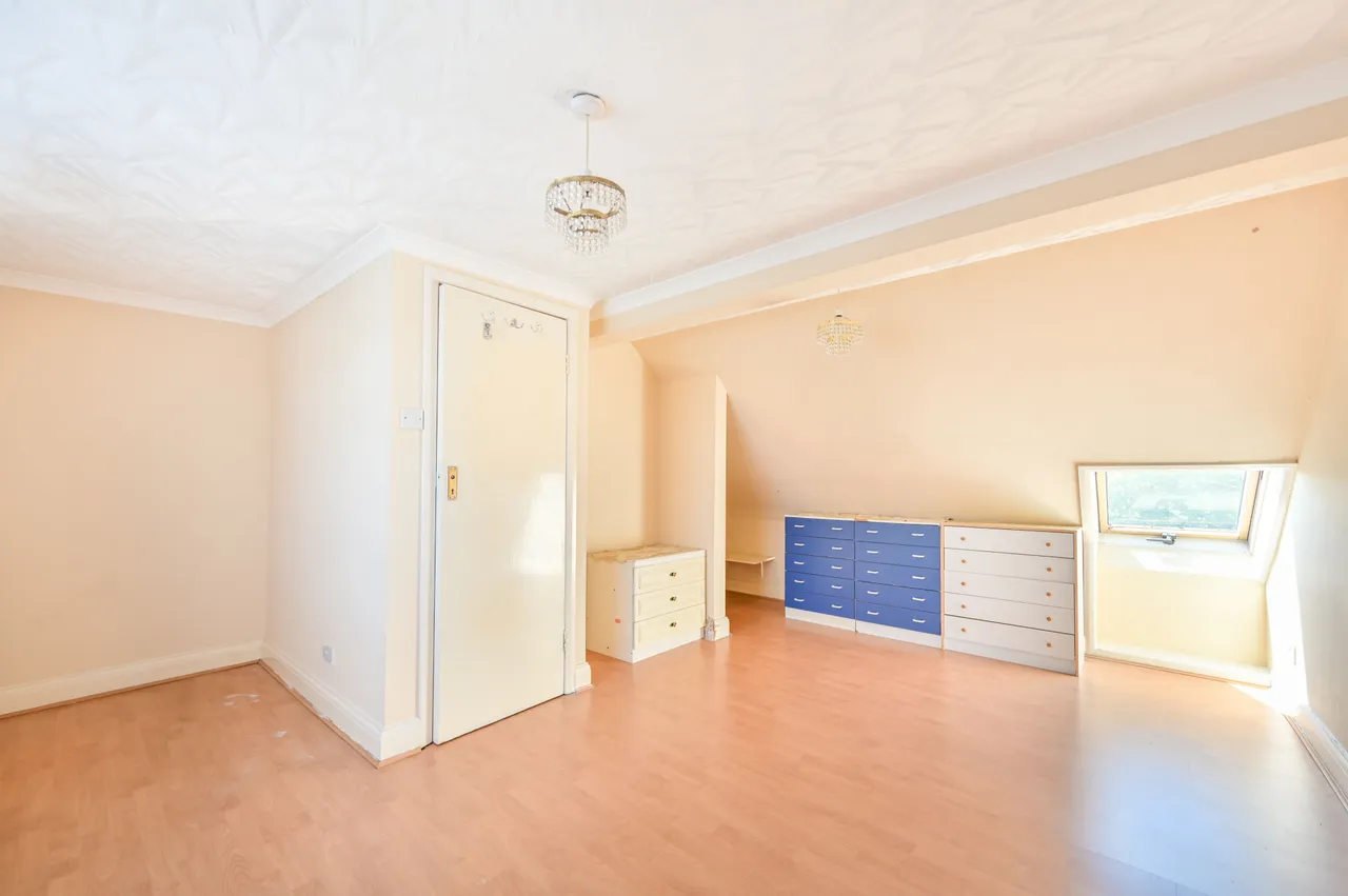 51 Woodside Close, Wembley, photo 9