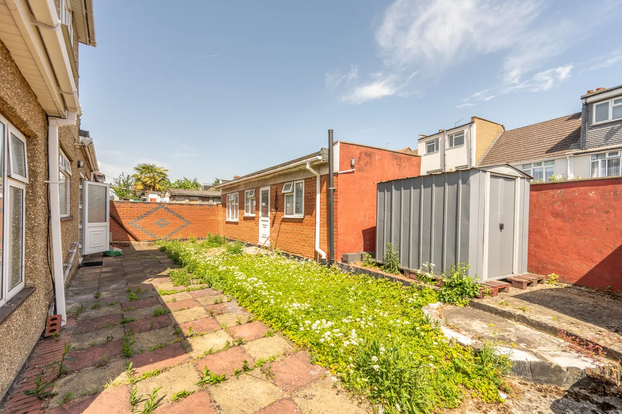 51 Woodside Close, Wembley, photo 12