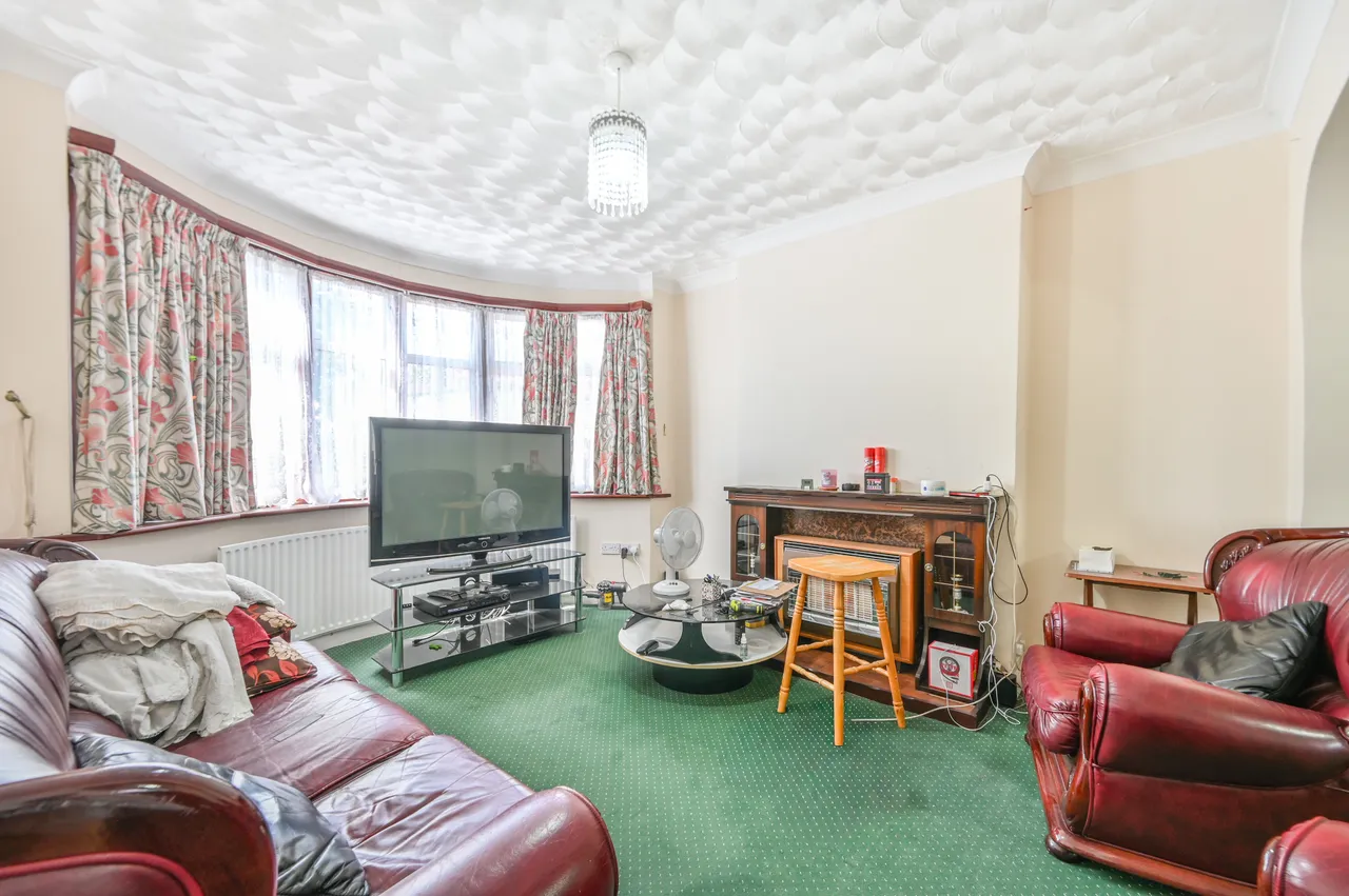 51 Woodside Close, Wembley, photo 2