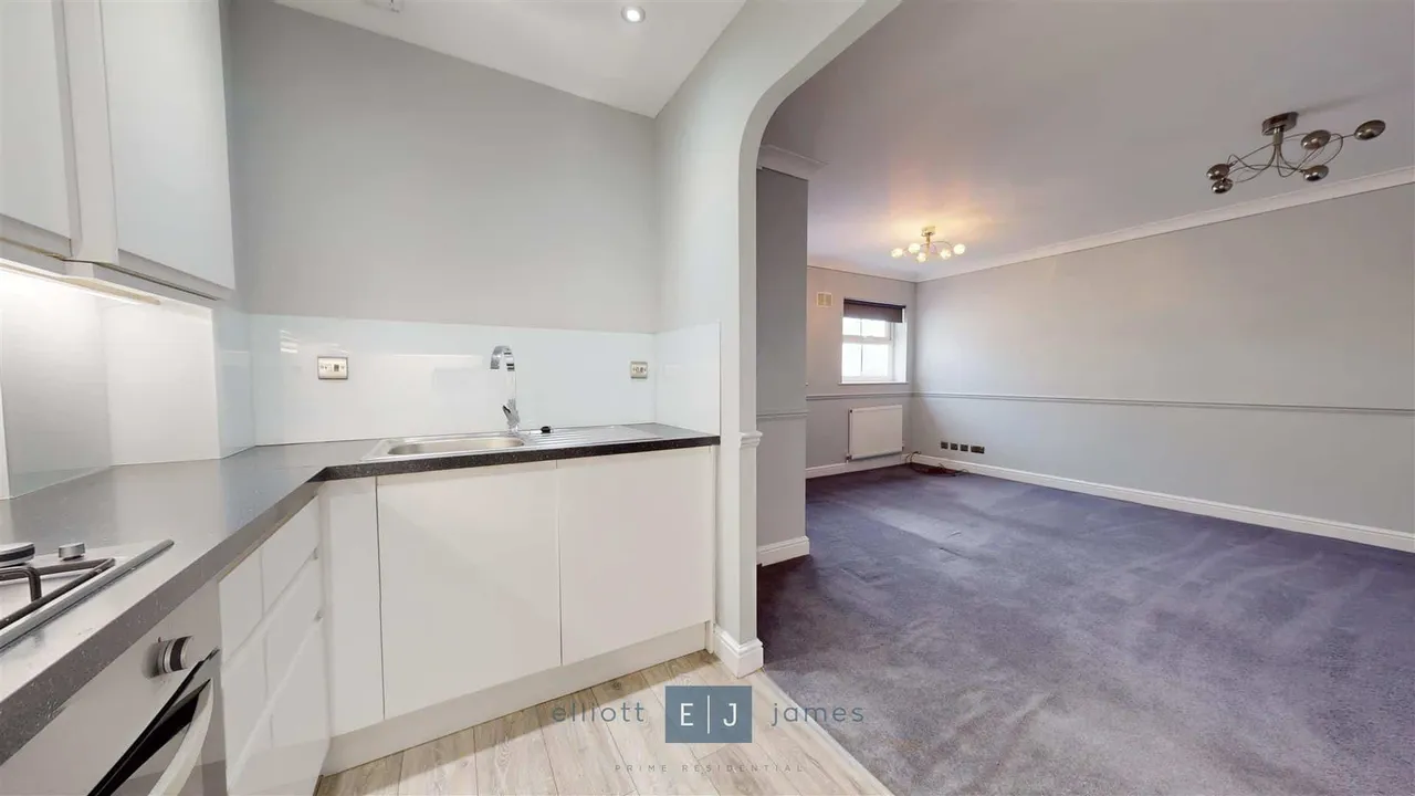 High Road, Woodford Green, IG8, photo 10