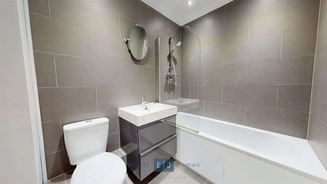High Road, Woodford Green, IG8, photo 4