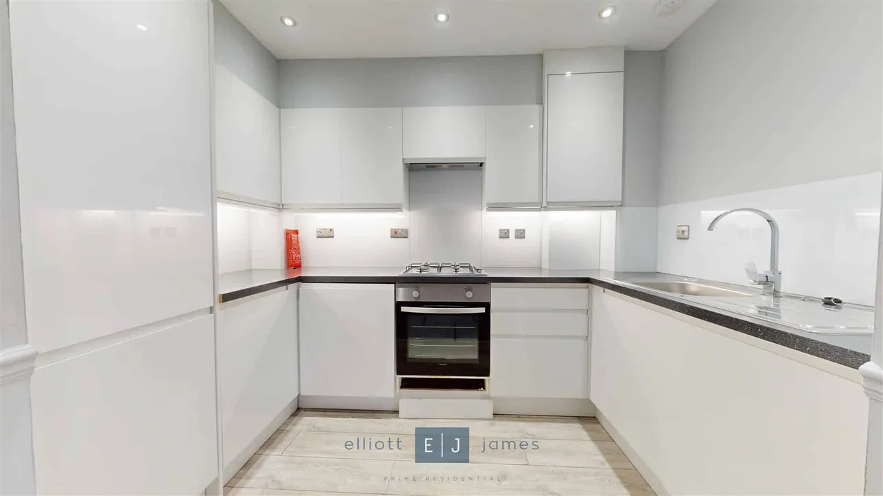 High Road, Woodford Green, IG8, photo 8