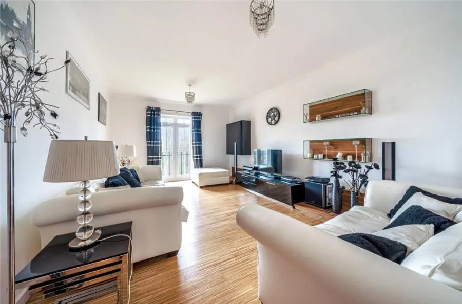 Regents Drive, Woodford Green, IG8, photo 2