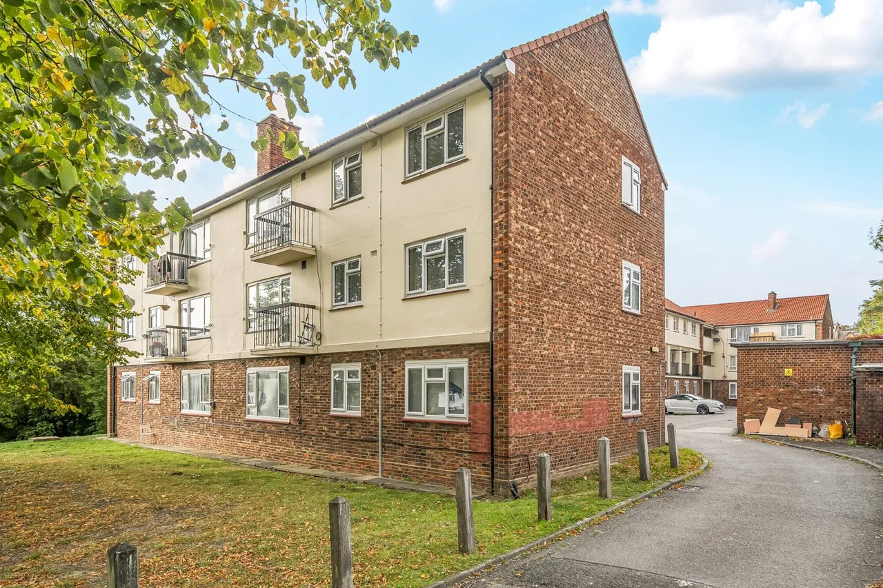 3 bed flat for sale — Brockley Park, SE23