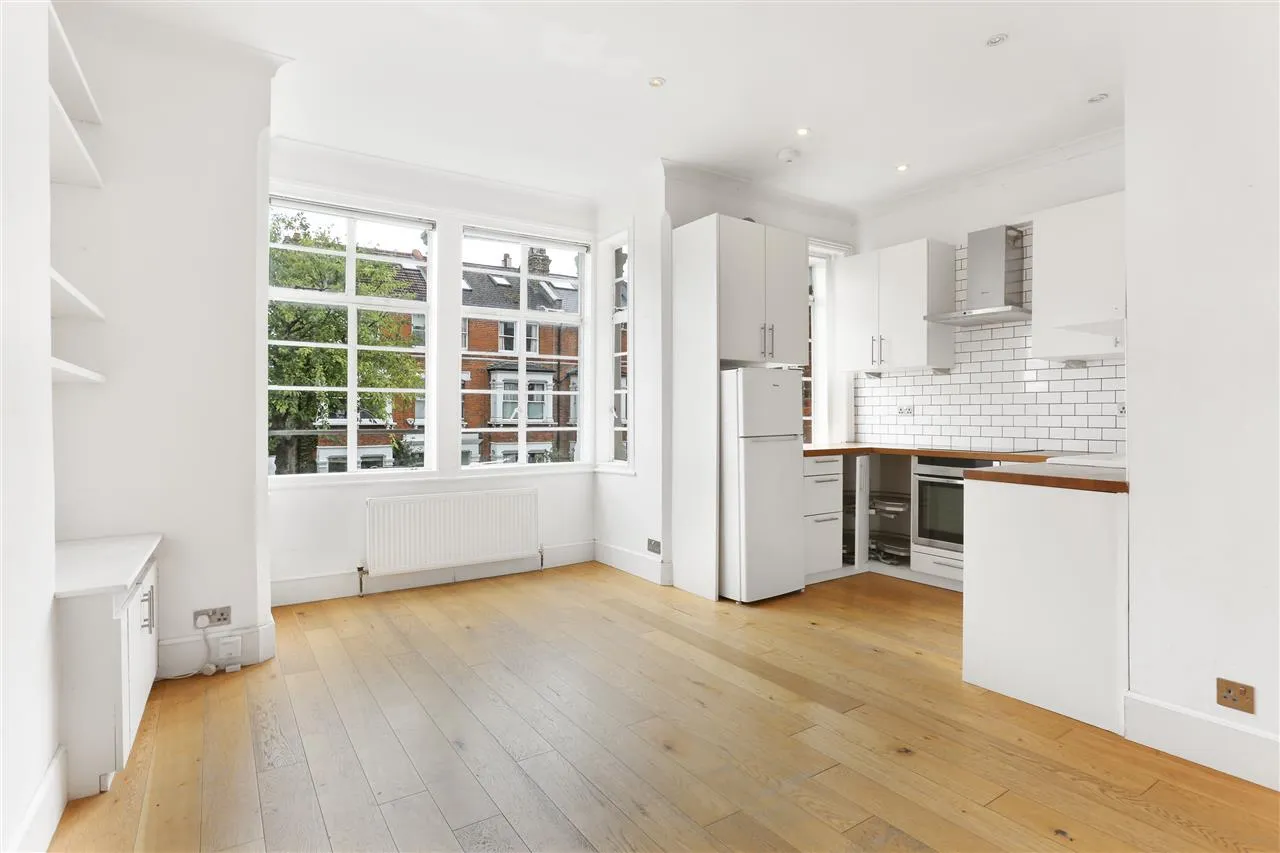 Beversbrook Road, London, photo 3