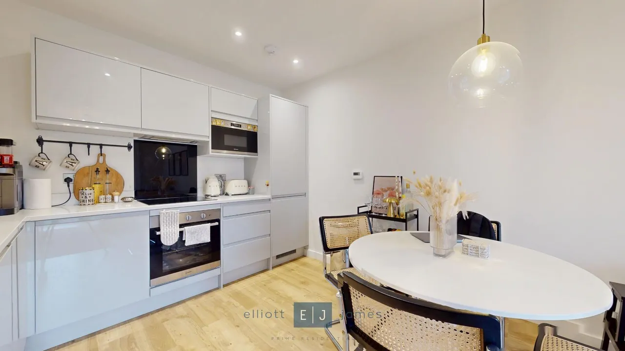 Epping Gate, Loughton, photo 6