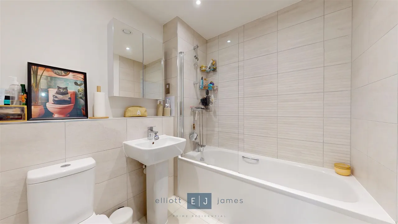 Epping Gate, Loughton, photo 5