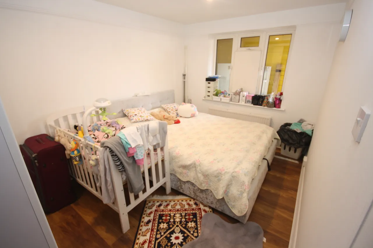 Eastcote Lane, Northolt, UB5, photo 5