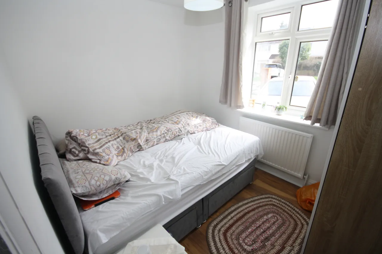 Eastcote Lane, Northolt, UB5, photo 4