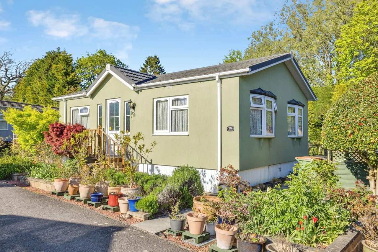 2 bed park home for sale, Horsham Road, Dorking, RH5
