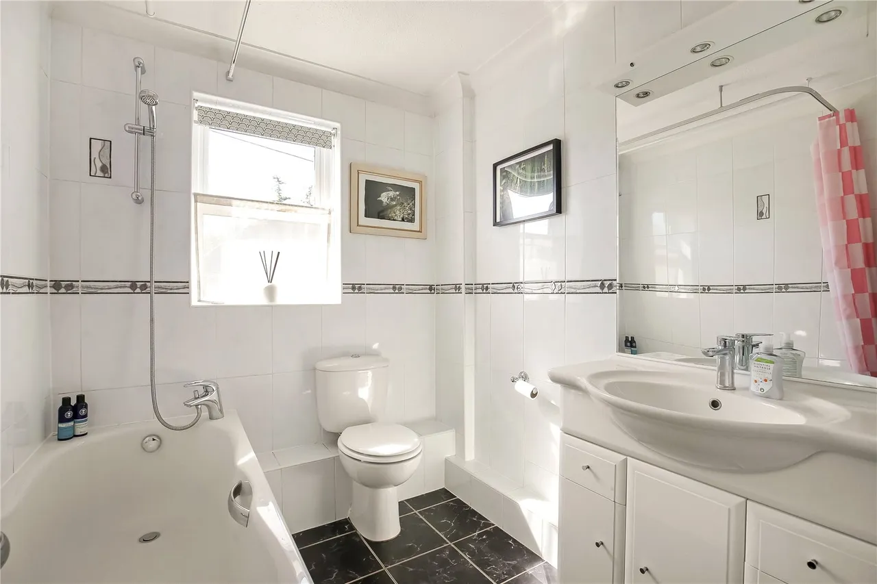 Mill Lane, Romsey, Hampshire, SO51 8EW, photo 12