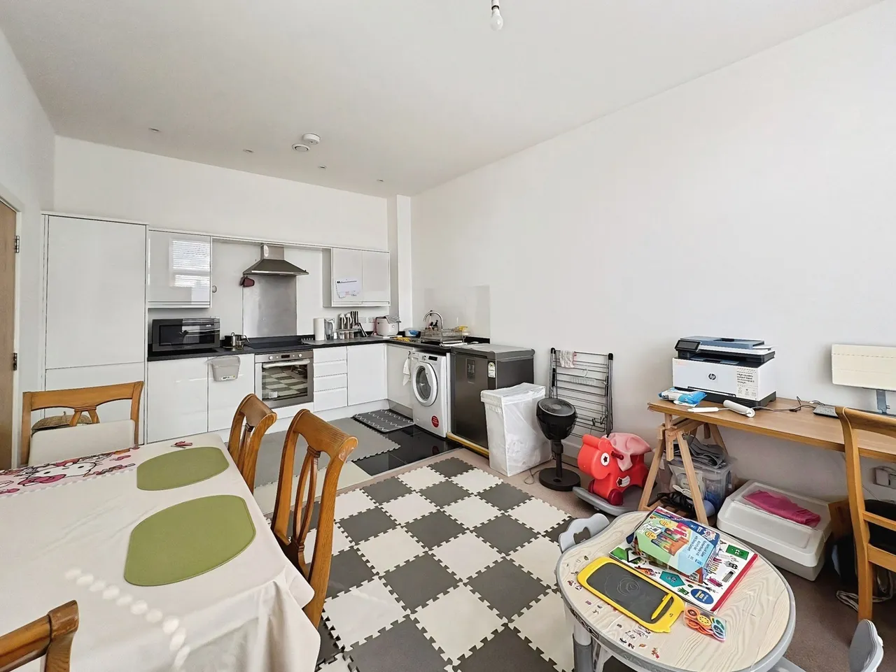 Knoll Road, Camberley, Surrey, GU15 3BP, photo 4