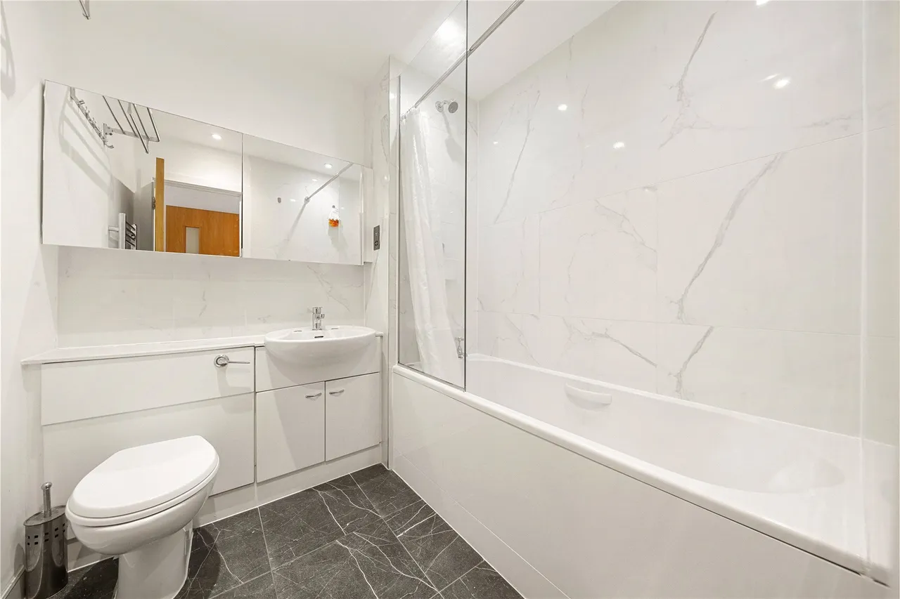 Boardwalk Place, Poplar Dock Marina, E14, photo 21