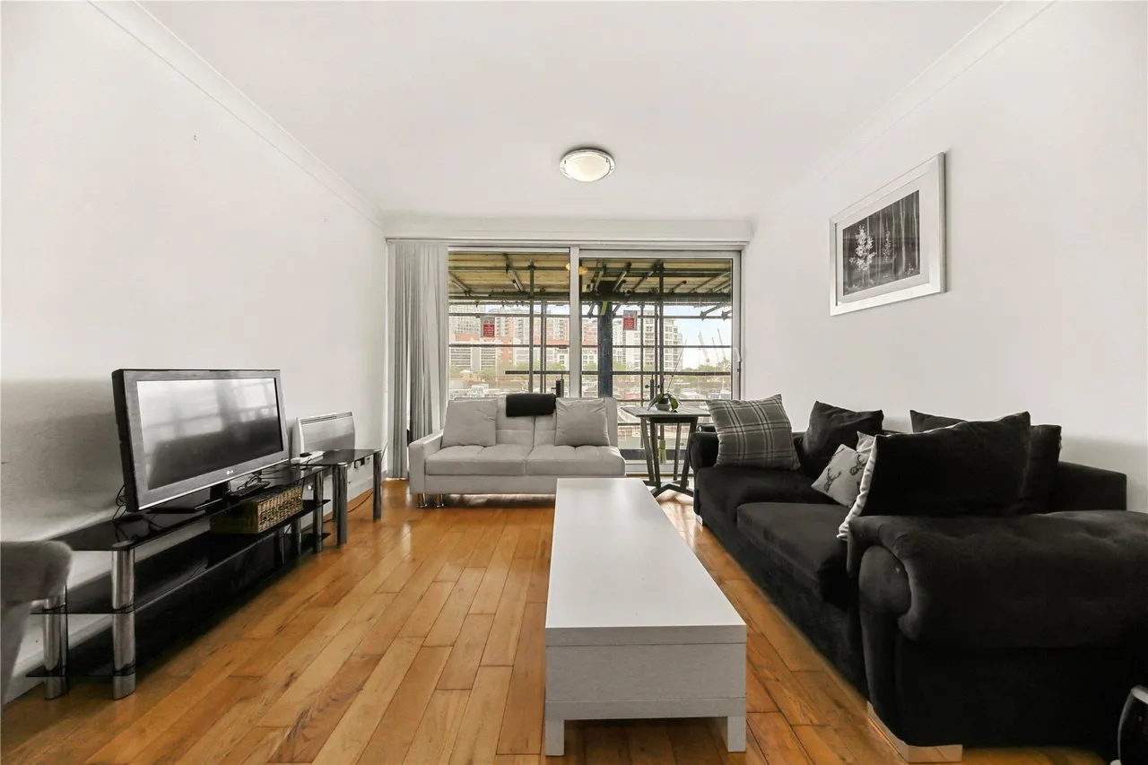 Boardwalk Place, Poplar Dock Marina, E14, photo 6