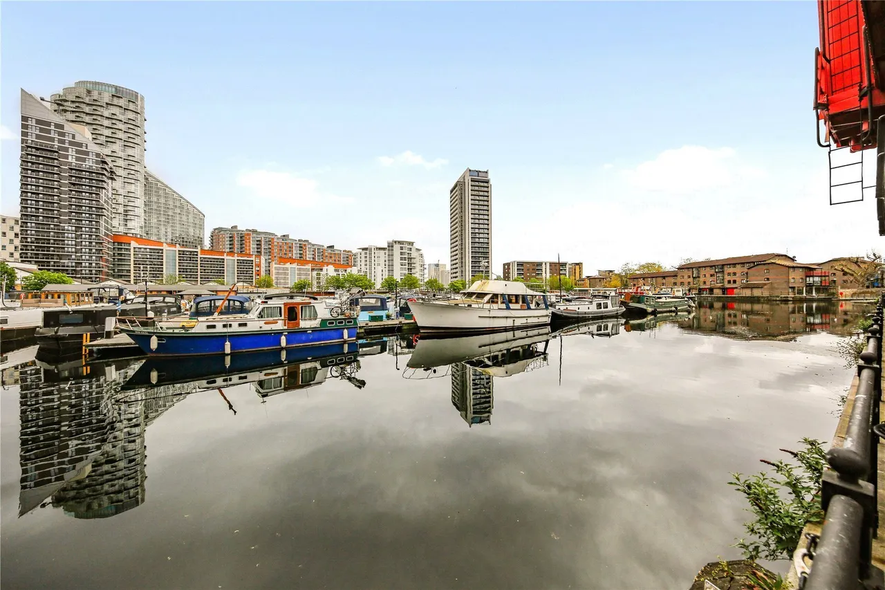 2 bed flat to rent, Boardwalk Place, Poplar Dock Marina, E14