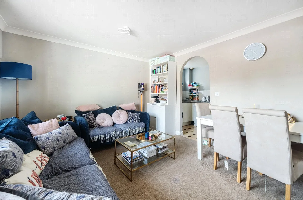 Roebuck Estate, Binfield, Bracknell, Berkshire, RG42 4DD, photo 3