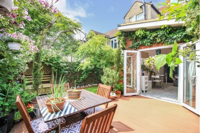 2 bed flat for sale — Farm Avenue, Streatham