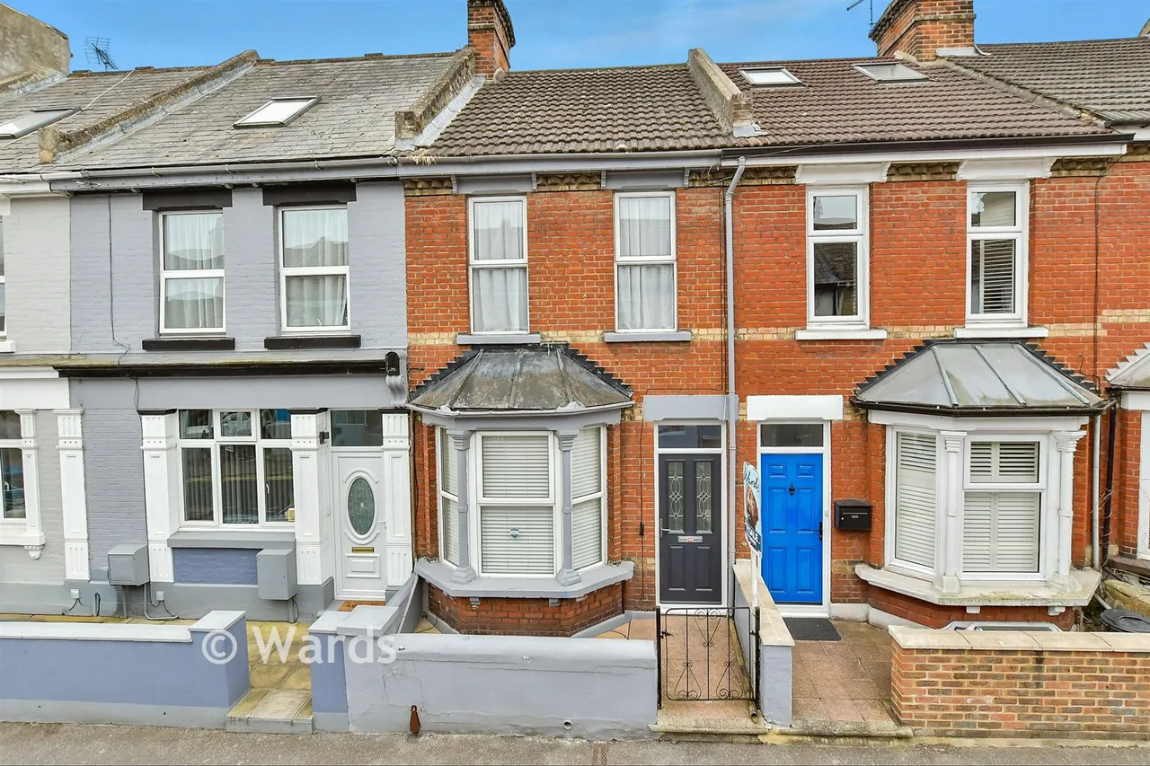 2 bed house for sale, Rochester Avenue, Rochester, ME1