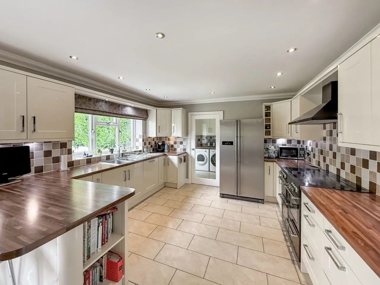 Acacia Drive, Westbury, photo 9