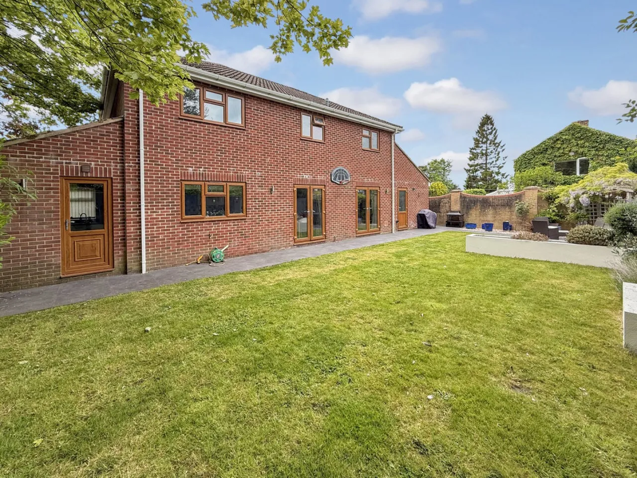 Acacia Drive, Westbury, photo 2