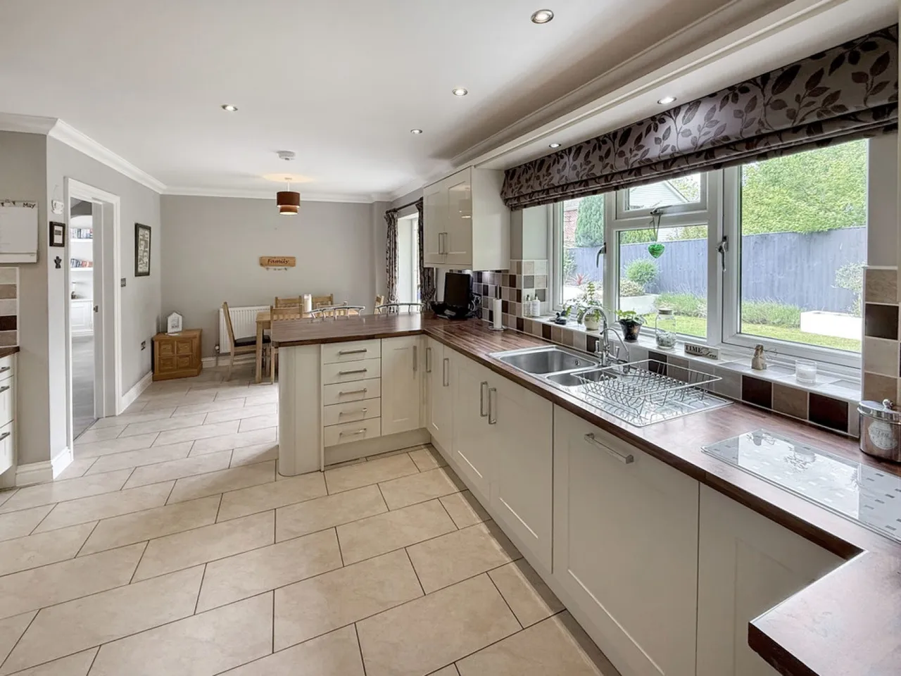 Acacia Drive, Westbury, photo 8
