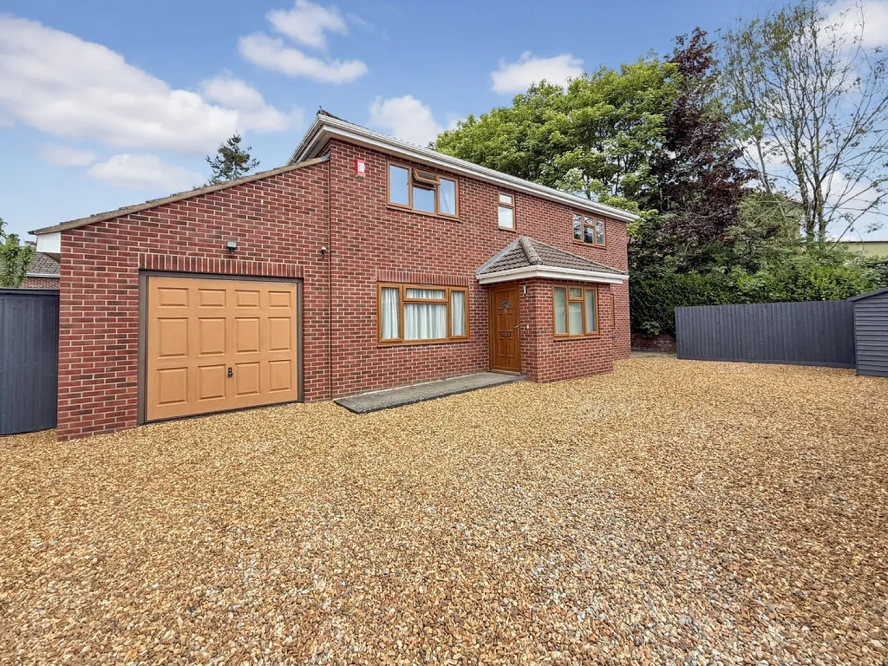 4 bed house for sale — Acacia Drive, Westbury