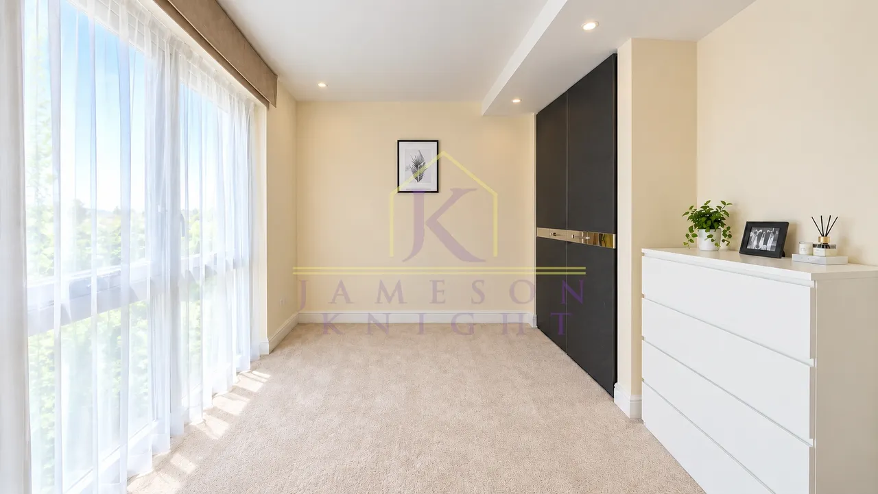 3 bed flat for sale, Cascade Way, London, W12