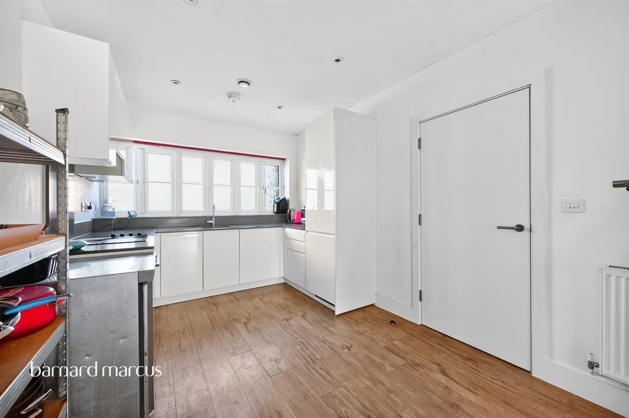 Aylsham Road, Tadworth, photo 3