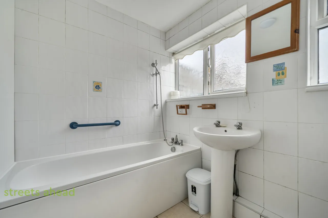 Dennett Road, Croydon, CR0, photo 15