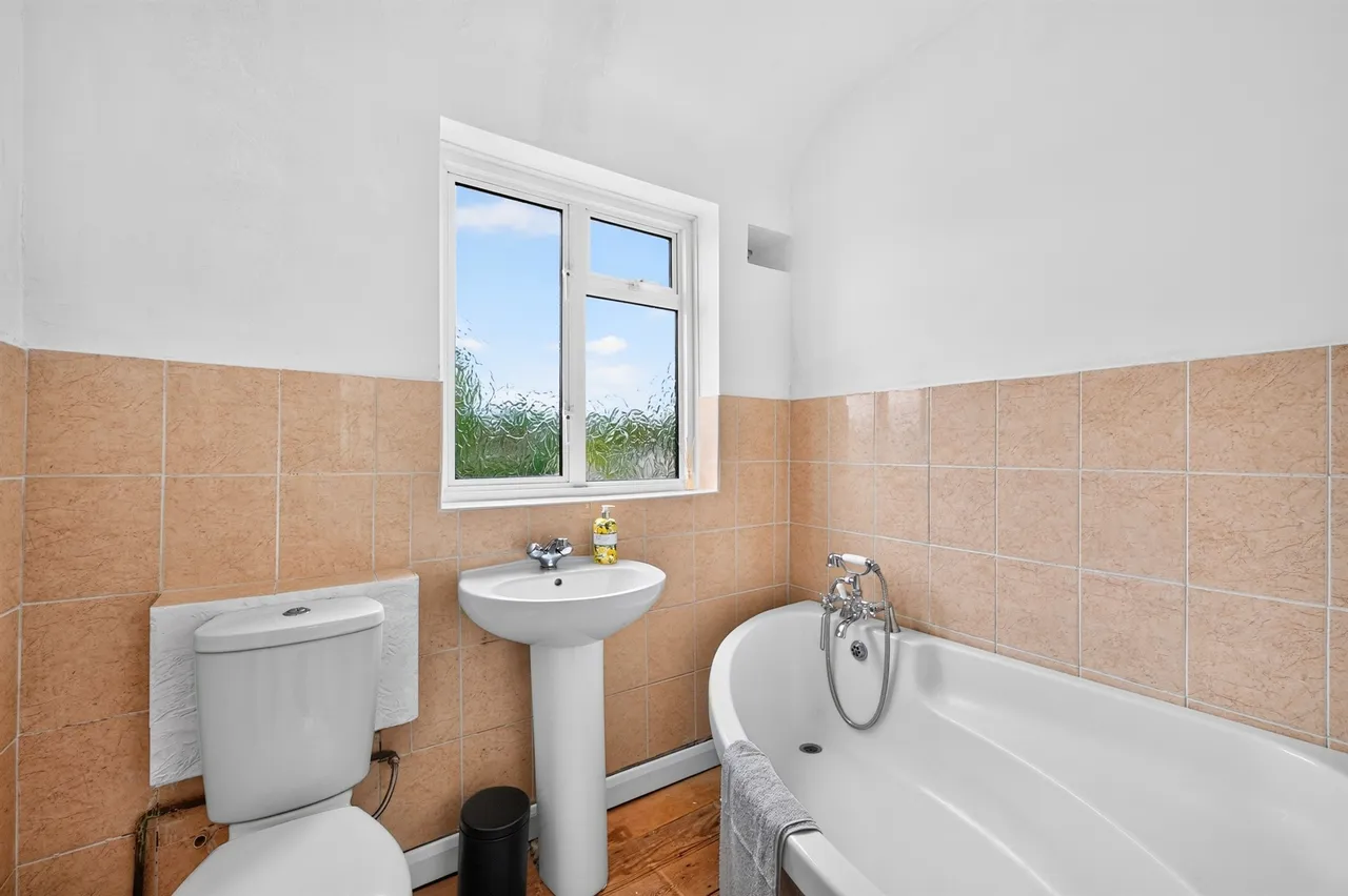 Risborough Drive, Worcester Park, photo 13