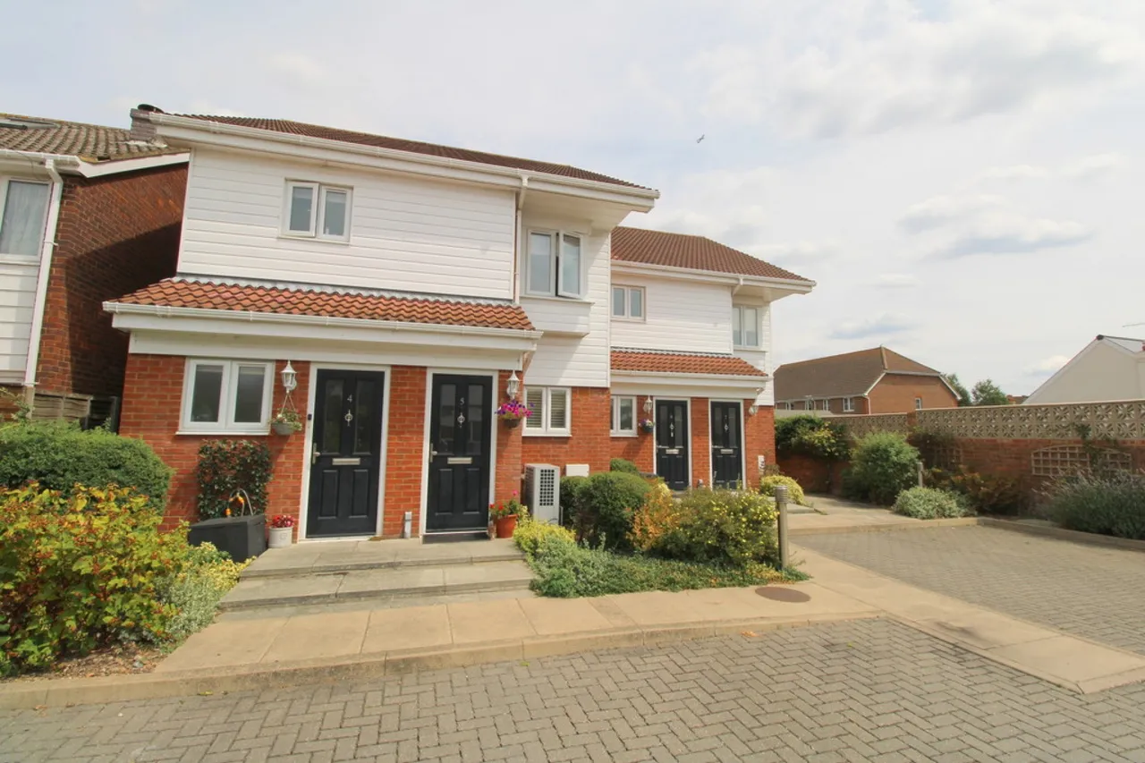 2 bed flat for sale, Ashmead Close, Ashford