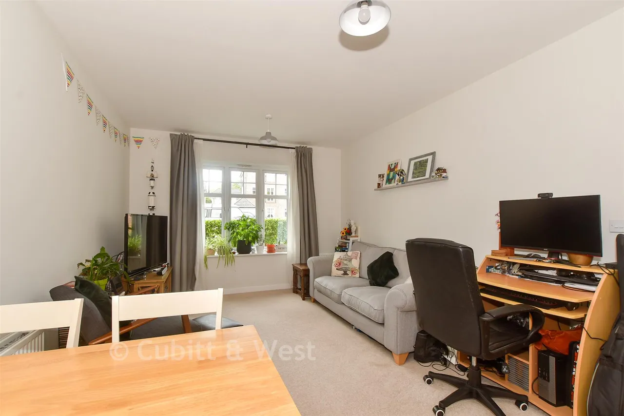 Kensett Avenue, Southwater, RH13, photo 2