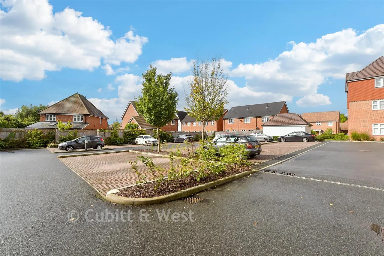 Kensett Avenue, Southwater, RH13, photo 11