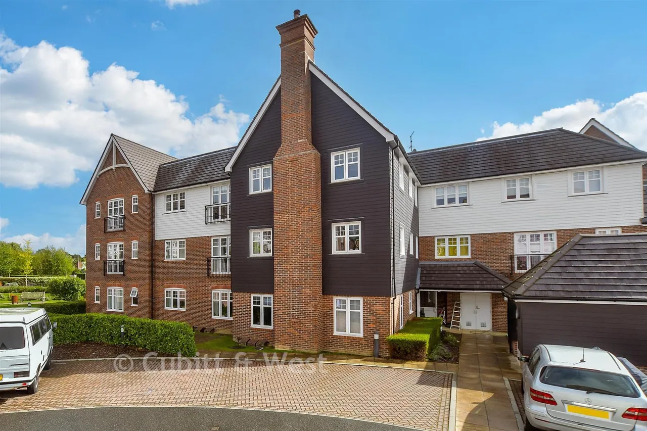 Kensett Avenue, Southwater, RH13, photo 10