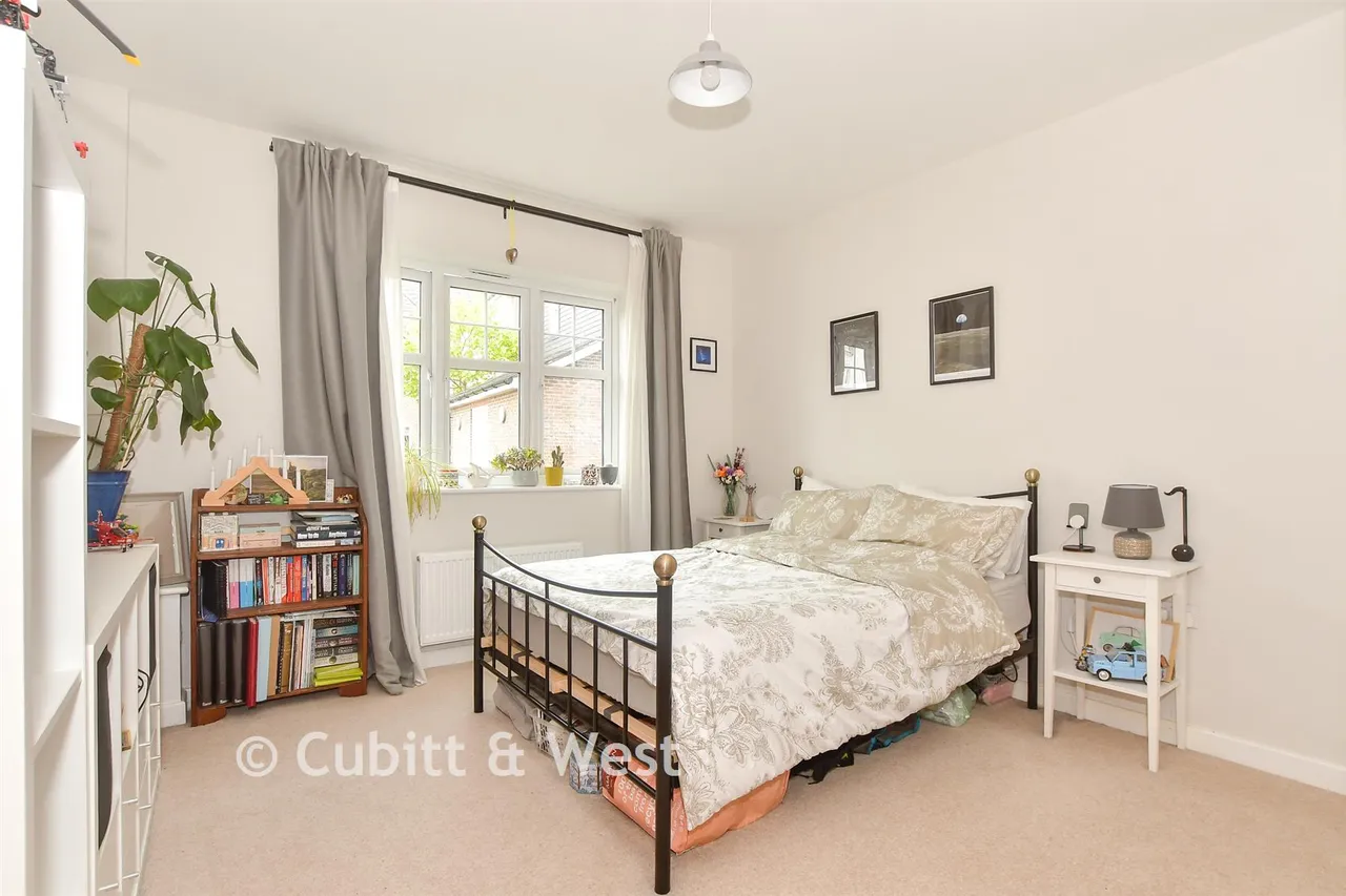 Kensett Avenue, Southwater, RH13, photo 8