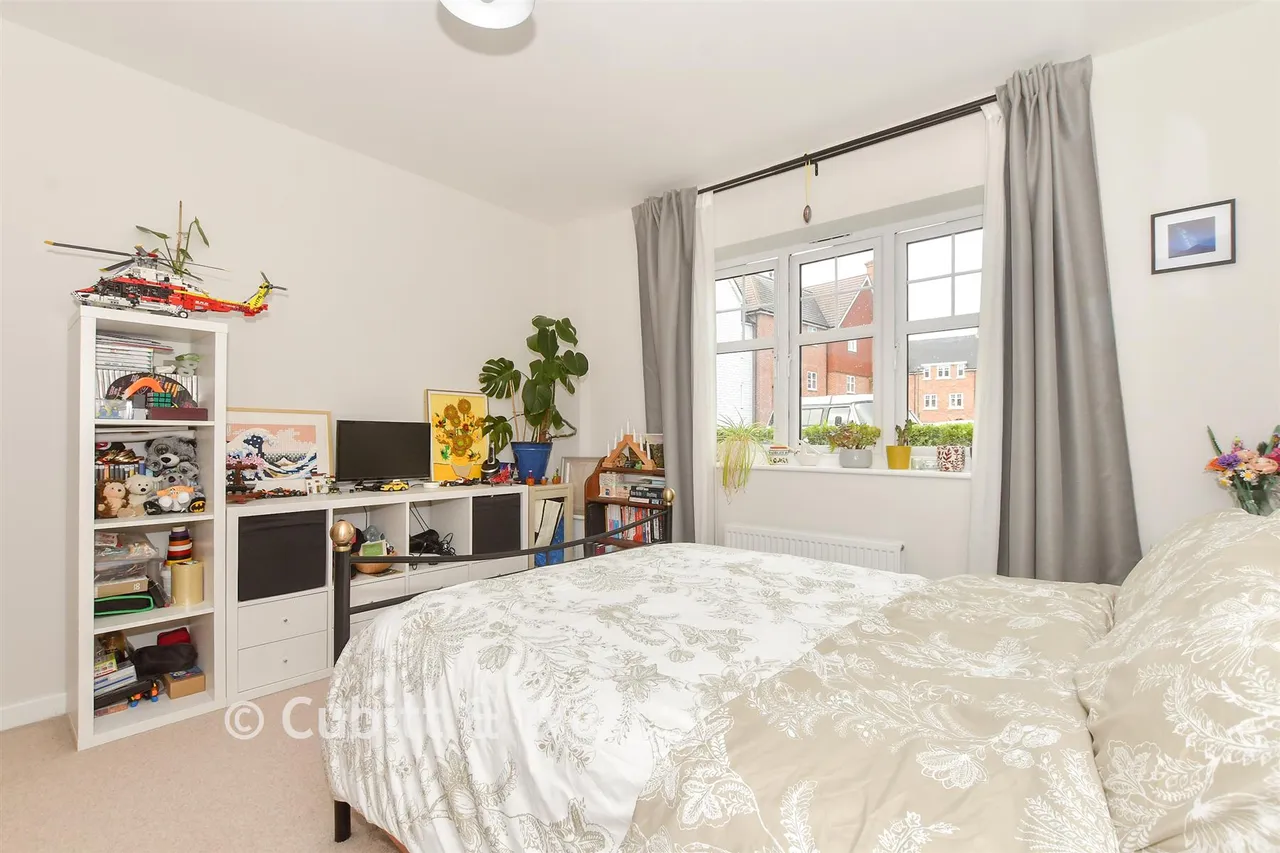 Kensett Avenue, Southwater, RH13, photo 9