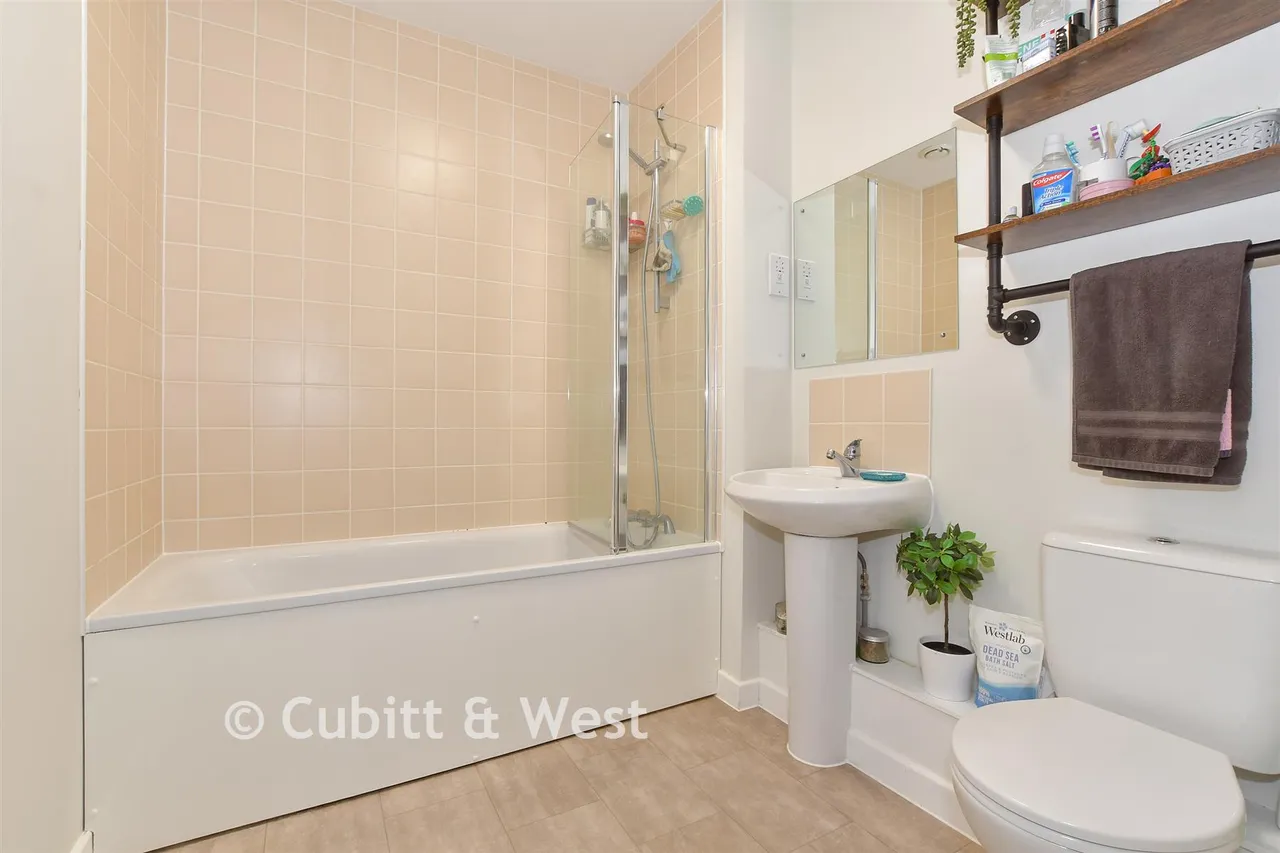 Kensett Avenue, Southwater, RH13, photo 7