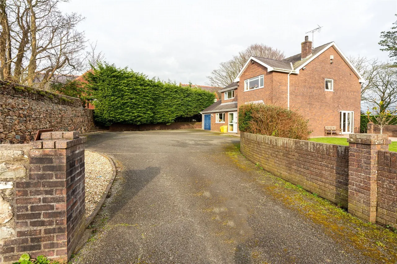 4 bed house for sale, Priestley Road, Caernarfon