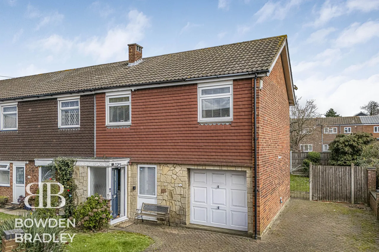 3 bed house for sale — The Brambles, Chigwell, IG7