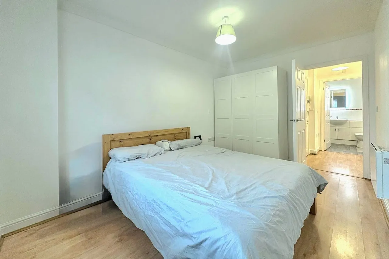 London Road, Camberley, Surrey, GU15 3JJ, photo 6