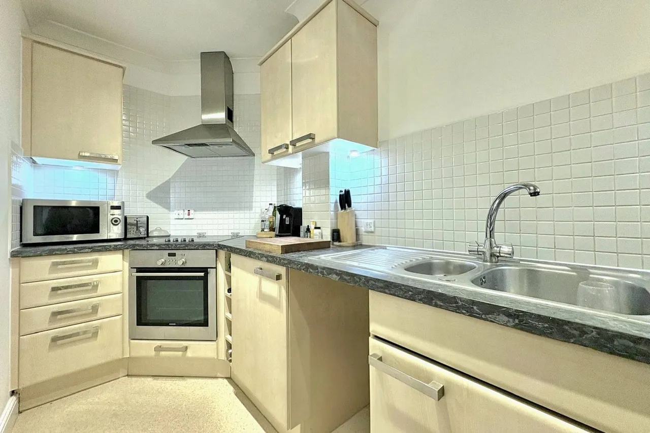 London Road, Camberley, Surrey, GU15 3JJ, photo 2