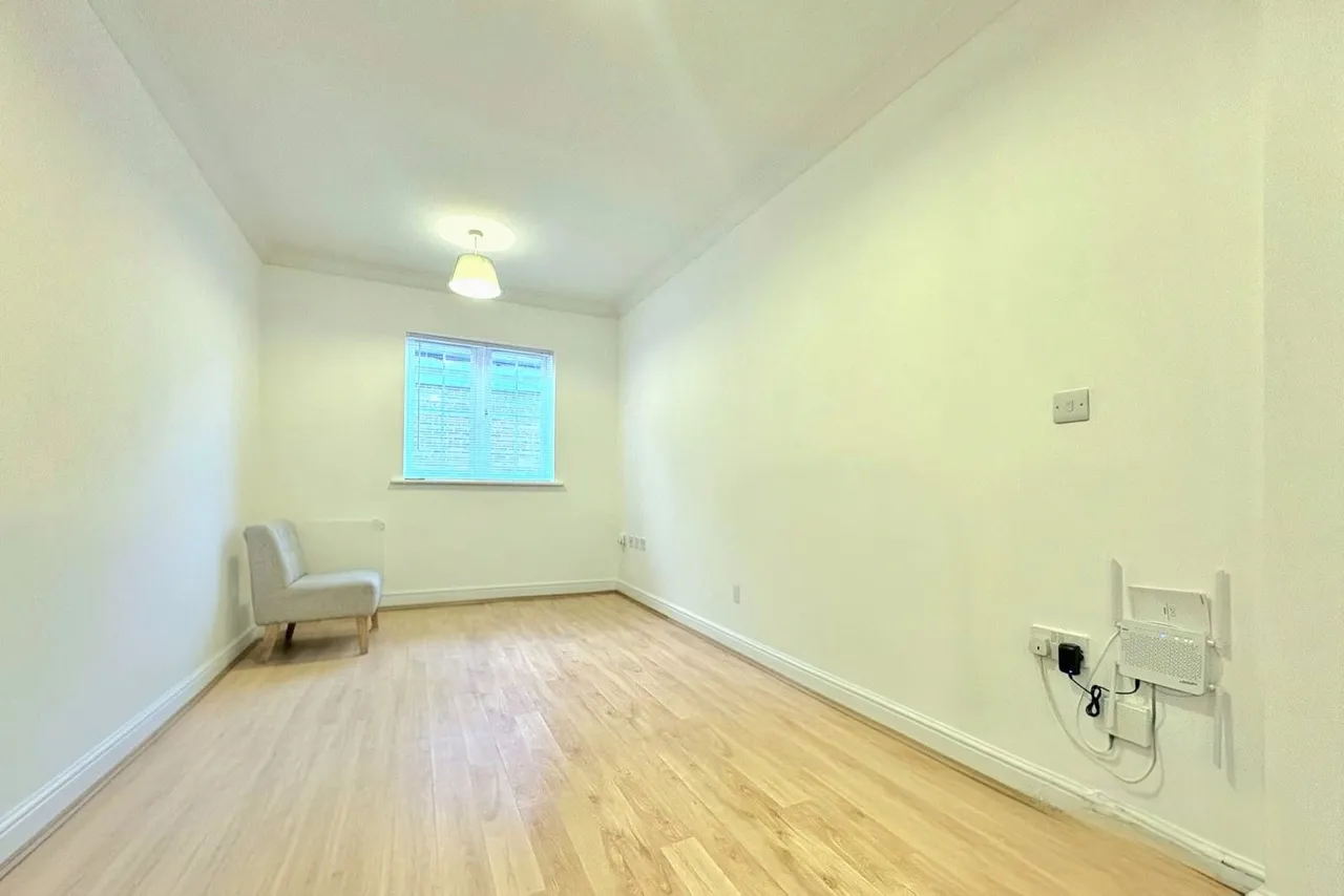 London Road, Camberley, Surrey, GU15 3JJ, photo 5