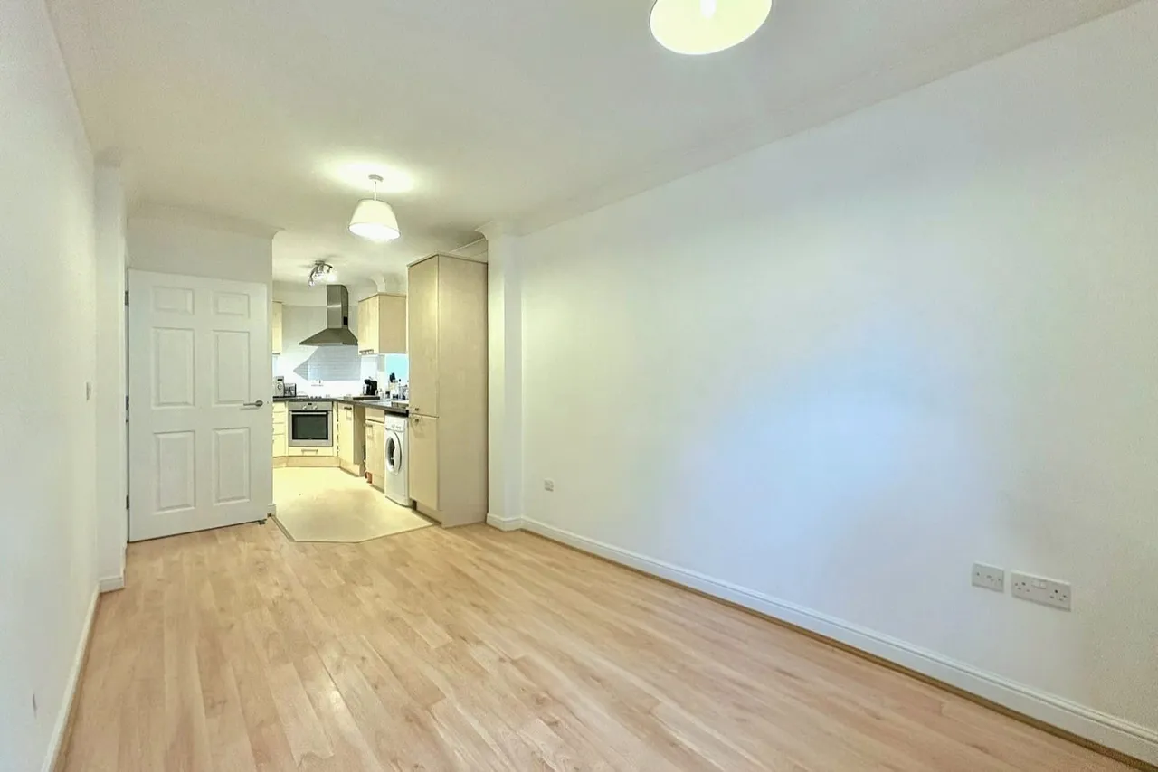 London Road, Camberley, Surrey, GU15 3JJ, photo 3